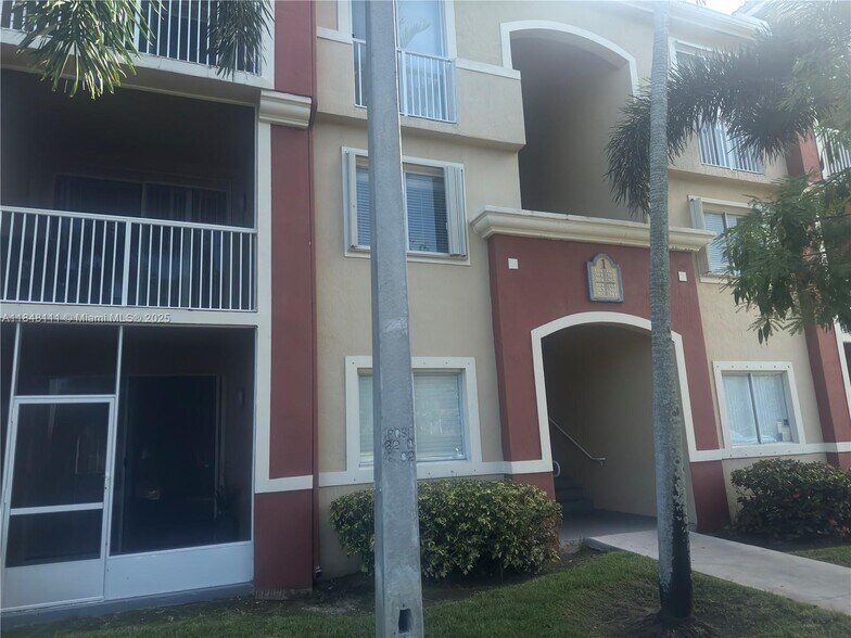 Building Photo - 2640 S University Dr