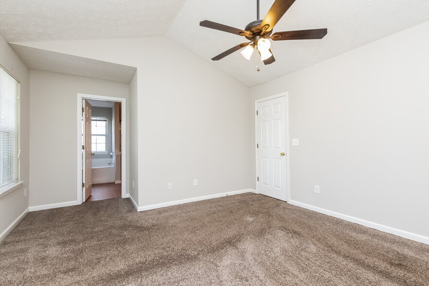 Building Photo - 154 Springbottom Dr SE