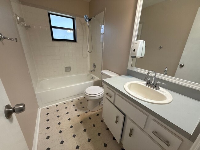 Building Photo - Section 8 Accepted on This home! TEMPROARY...