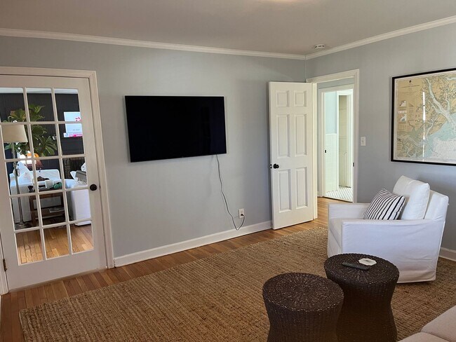 Building Photo - 3 Bedroom 2 Bath Fairfield House Near Southport