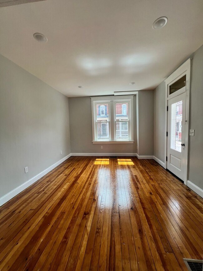 Building Photo - 31 N Poplar St