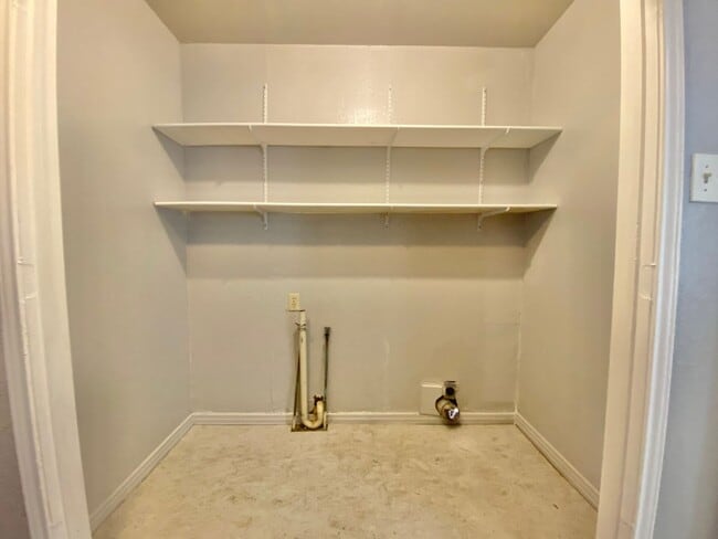 Building Photo - Great rental now available near Texas Tech University and UMC.