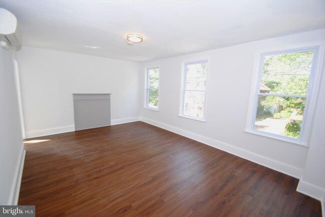 Building Photo - 217 Wood St