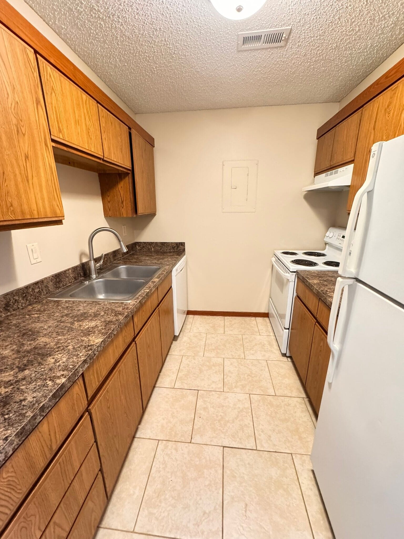 Building Photo - 5010 Emerald Dr
