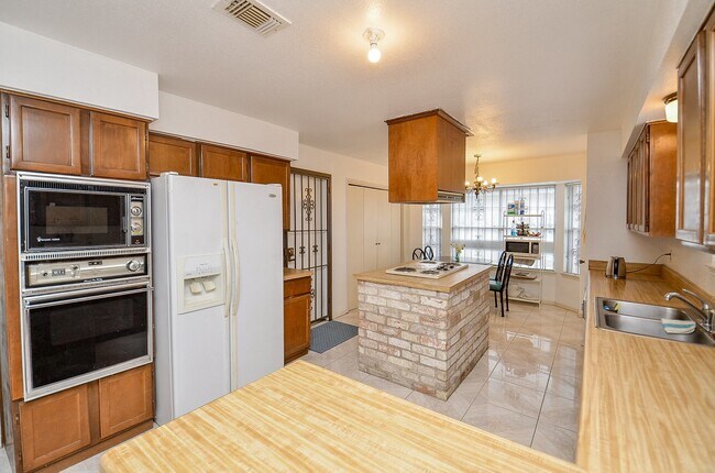 Building Photo - 1506 Wilshire Park Dr