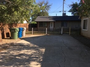 Building Photo - Charming 3-Bedroom Home with Fenced Yards