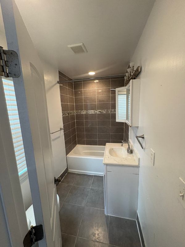 Building Photo - 412 N Bend Rd