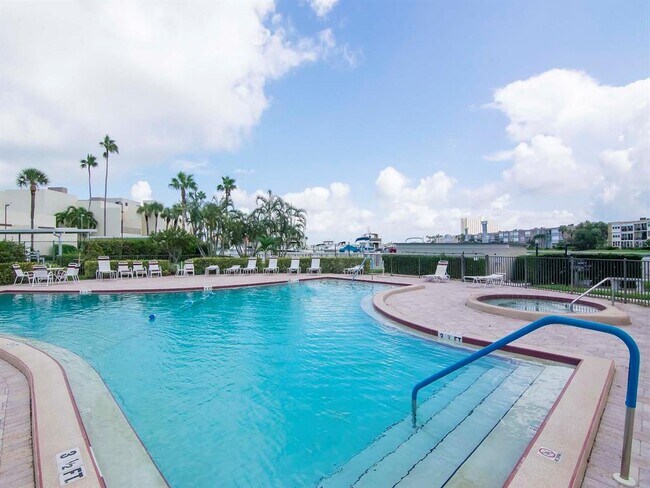 Building Photo - 7540 Bay Island Dr S