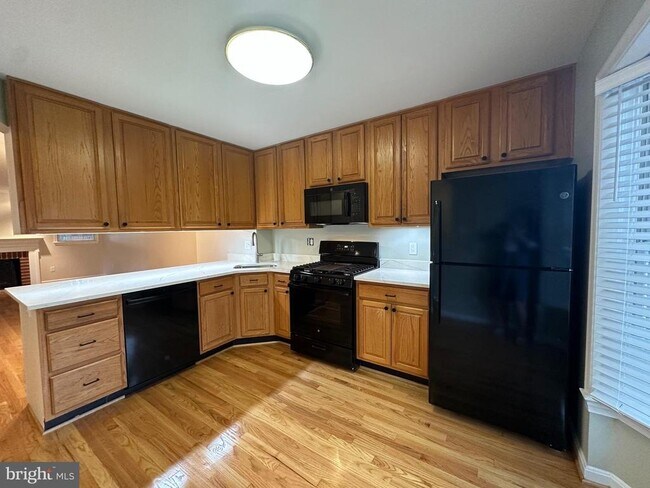 Building Photo - 2120 N Tazewell Ct