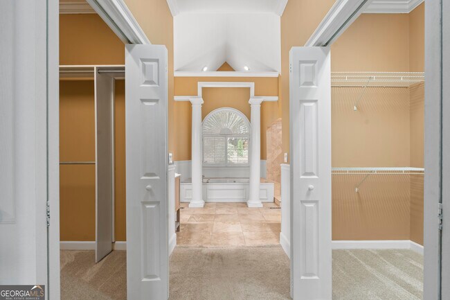 Building Photo - 235 Smokerise Trce