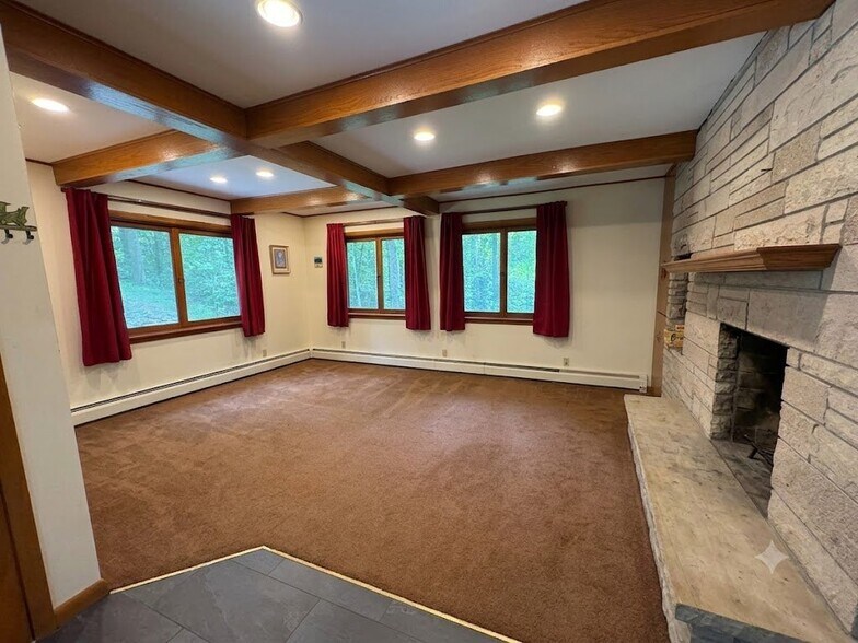 Building Photo - 3580 Slinger Rd