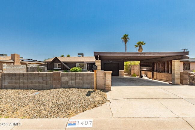 Building Photo - 1407 E El Camino Dr