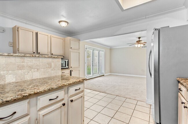 Building Photo - Updated 4-Bedroom, 2-Bath Home in RISD