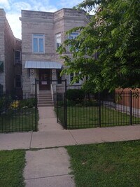 Building Photo - 1300 W Winnemac Ave