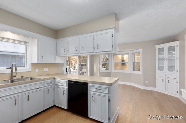 Building Photo - 7331 48th Ave