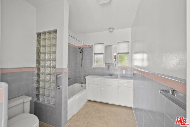 Building Photo - 100 E Kenneth Rd