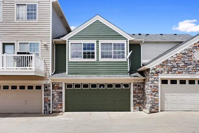 Building Photo - Recently Updated 3 Bedroom 2 Bath Home - B...