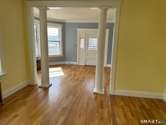 Building Photo - 20 Taylor St