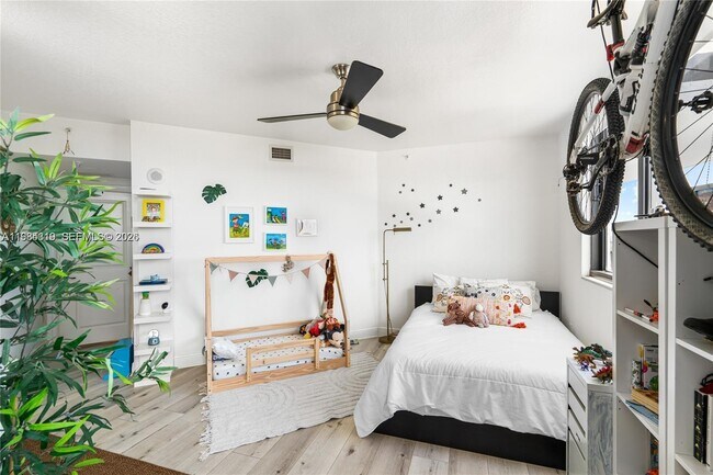 Building Photo - 2301 SW 27th Ave