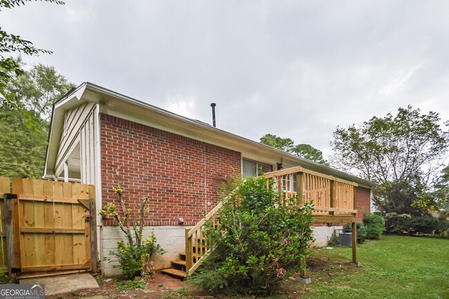 Building Photo - 464 Pinecrest Dr