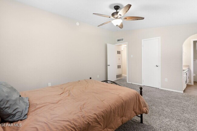 Building Photo - 4871 Los Reales Dr