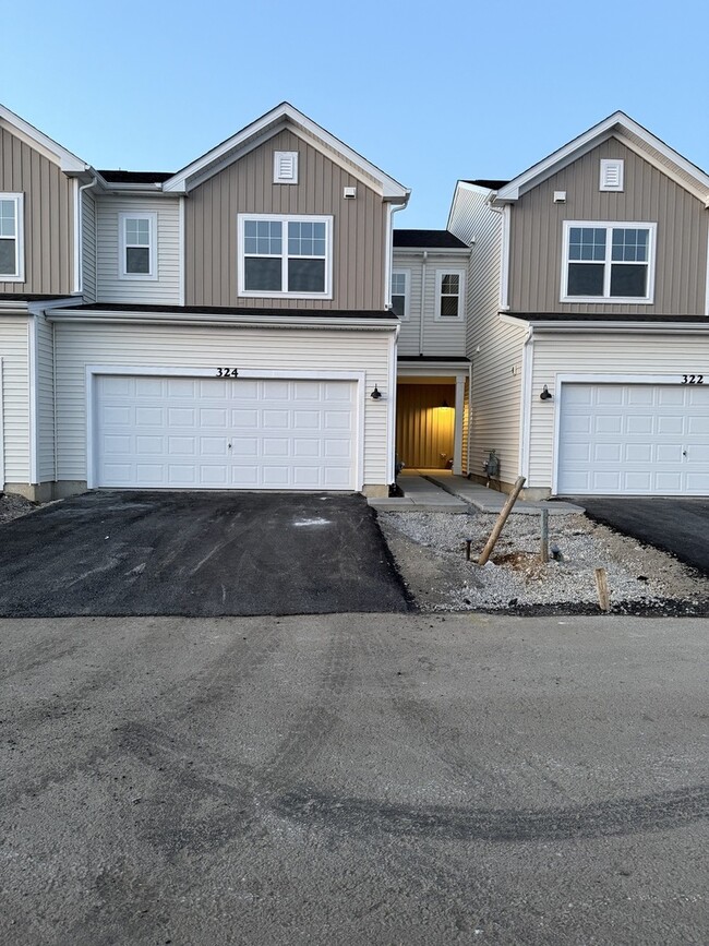 Building Photo - 324 Kingsport Dr