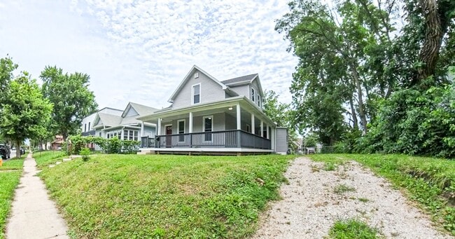 Building Photo - Fully Remodeled 4 Bedroom 2.5 Bathroom