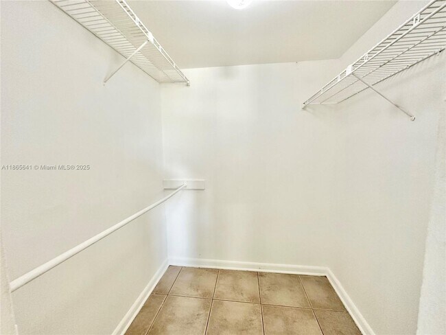 Building Photo - 7831 N Colony Cir