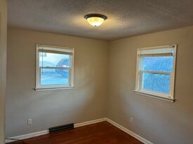 Building Photo - 1505 Benton St