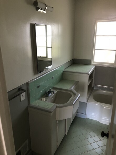 Bathroom - 4191 Dixie Canyon Ave