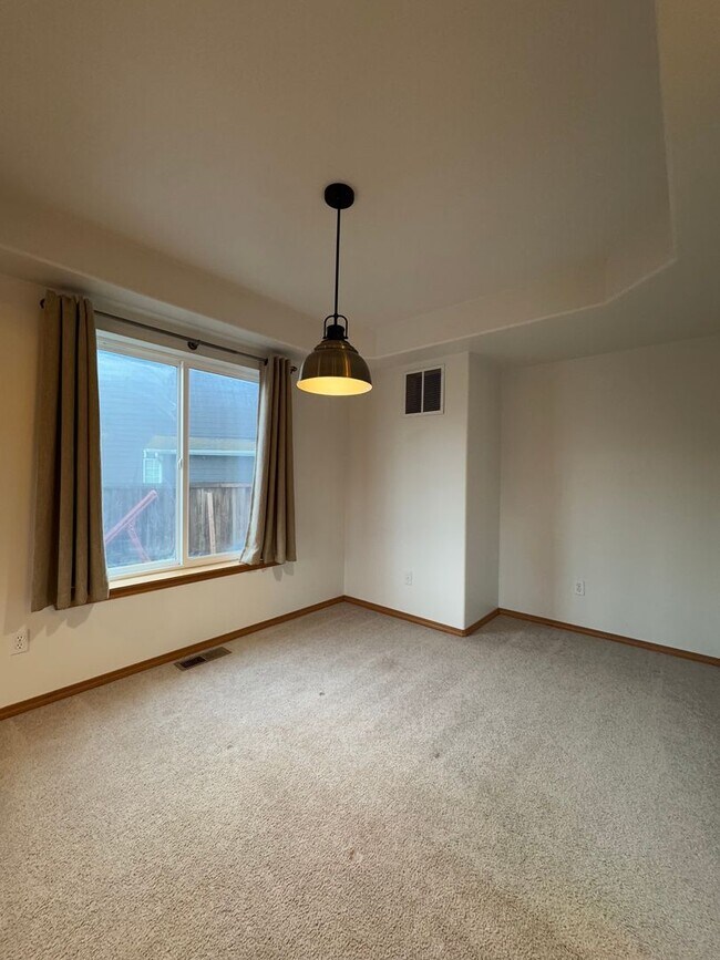 Building Photo - Beautiful Rental with Oversized Yard & Open Layout