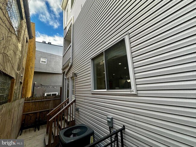 Building Photo - 2008 S College Ave