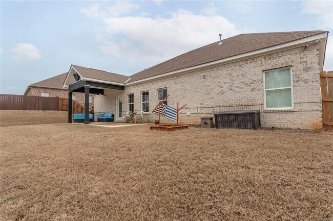 Building Photo - 357 Sydney Dr S