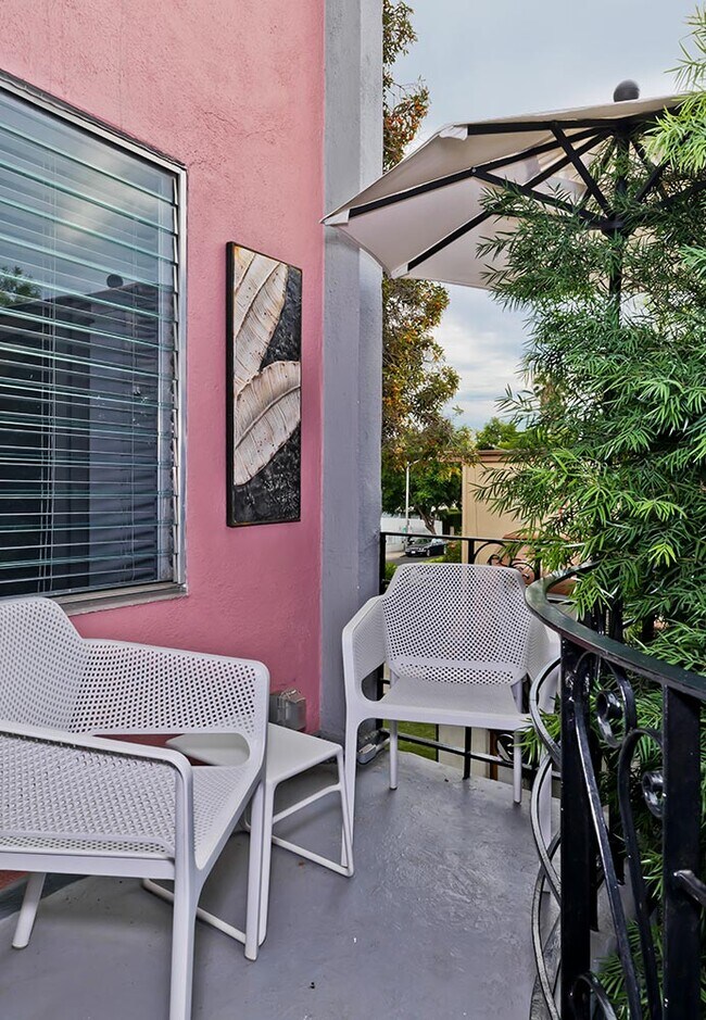 Outdoor Patio Seating - 1035 N Sierra Bonita Ave