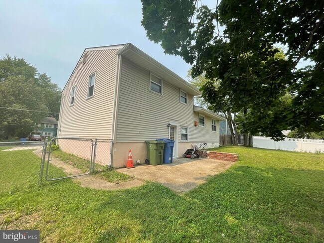 Building Photo - 209 Maine Ave