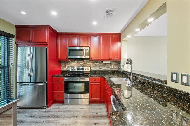 Building Photo - 3020 S Oakland Forest Dr