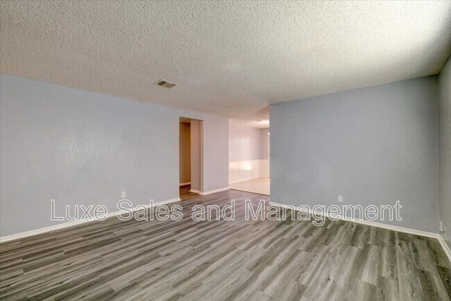 Building Photo - 8506 S Drexel Pl