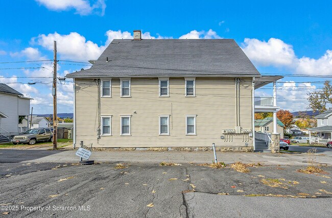 Building Photo - 538 Birch St