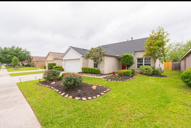 Building Photo - 3223 Legends Creek Dr