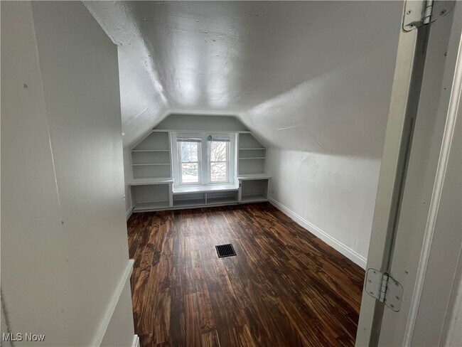 Building Photo - 944 Baughman St