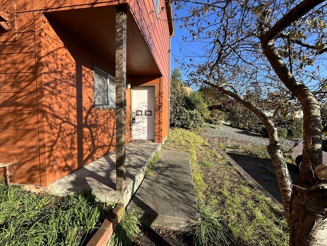 Building Photo - 840 D St