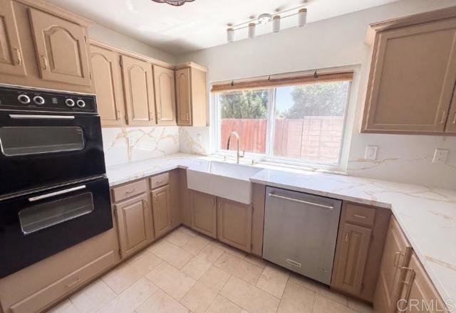 Building Photo - 7365 Pomelo Dr