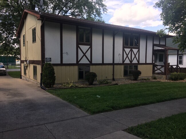 Front including the driveway - 157 N West St