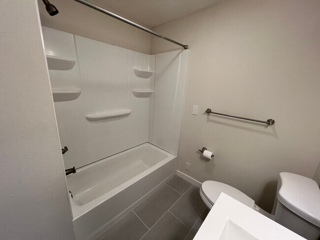 Building Photo - Recently Renovated Spacious Rambler with M...