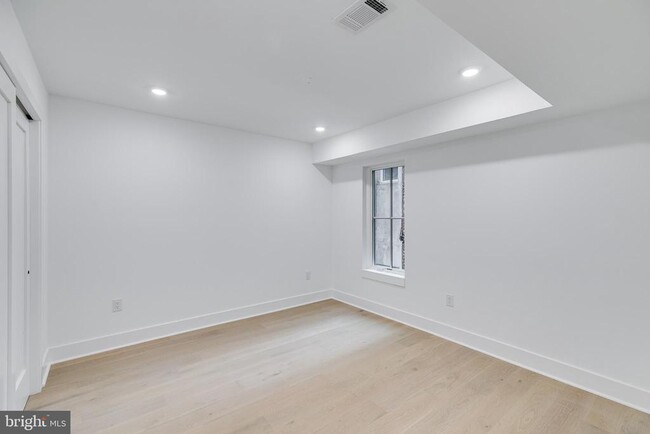 Building Photo - 705 S 19th St