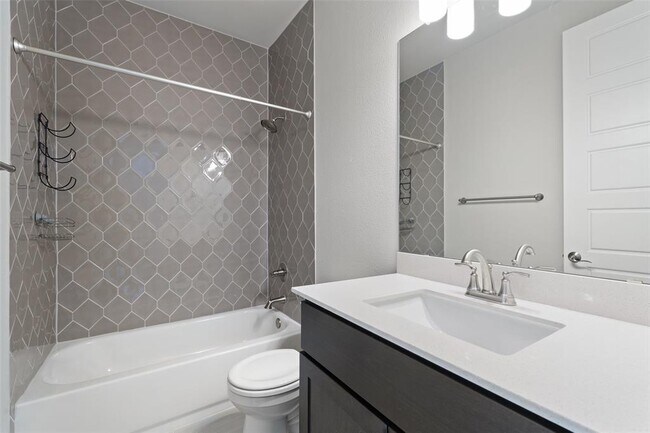 Building Photo - 336 Saturnia Dr