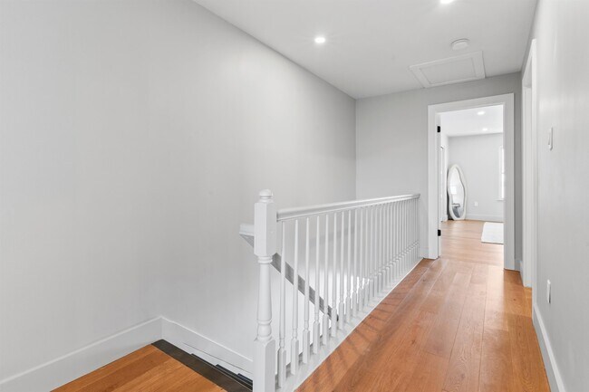 Building Photo - 156 Cottonwood St