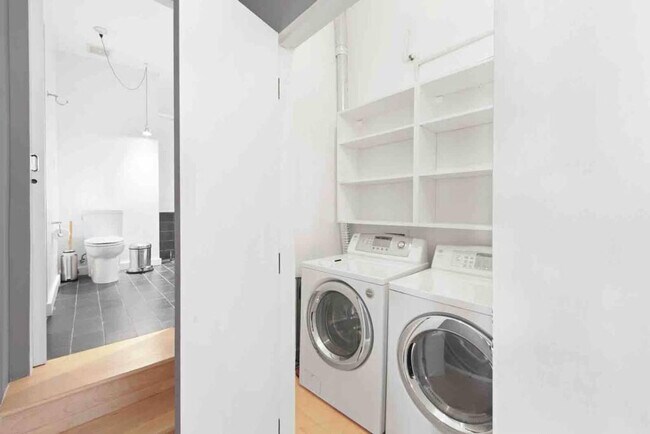 Building Photo - 25 Peck Slip