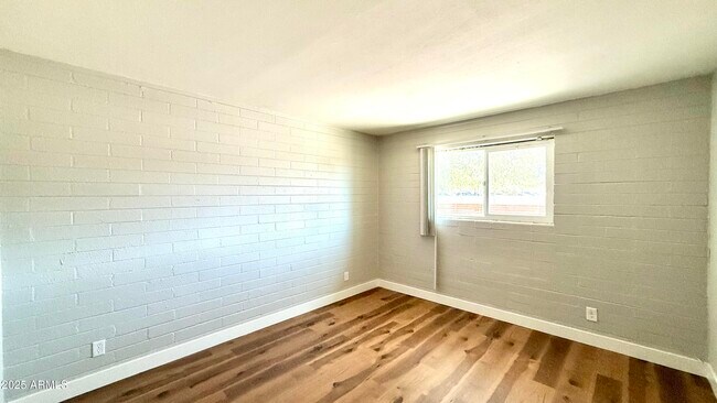 Building Photo - 6044 N 21st Ave