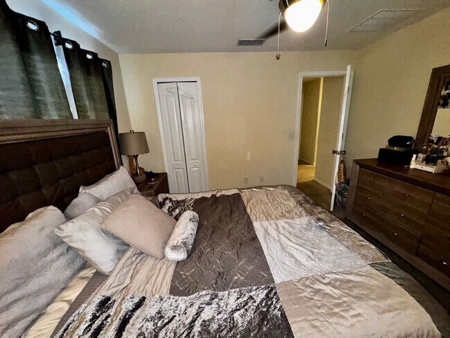 Building Photo - 3 Bedroom 2.5 Bath Treviso Townhome minute...